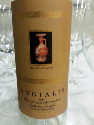 Argiolas 'Angialis' Isola del Nuraghi vino da uve stramature 2012